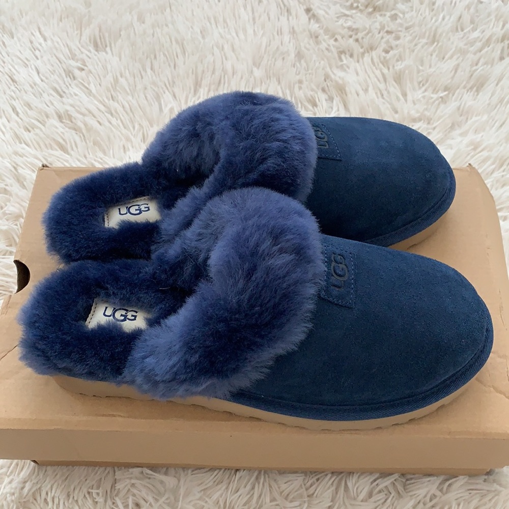 Brand new Authentic ugg genuine shearling slipper in navy